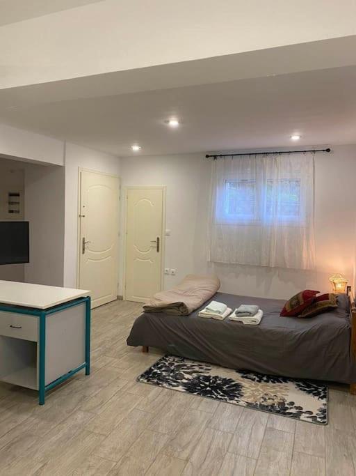 A Modern Farmhouse With Big Garden Trapeza  Ngoại thất bức ảnh