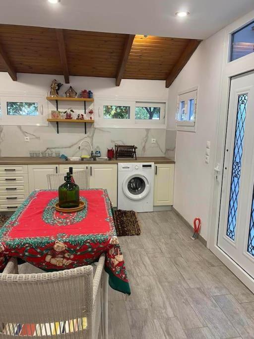 A Modern Farmhouse With Big Garden Trapeza  Ngoại thất bức ảnh