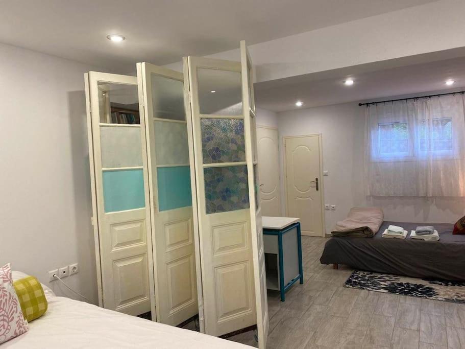 A Modern Farmhouse With Big Garden Trapeza  Ngoại thất bức ảnh