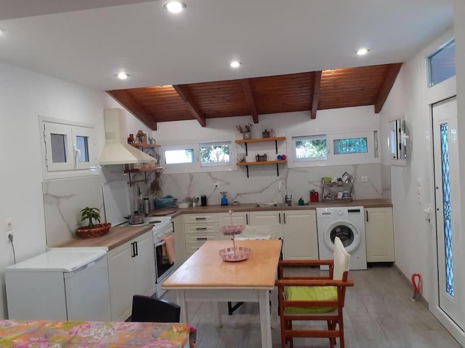 A Modern Farmhouse With Big Garden Trapeza  Ngoại thất bức ảnh